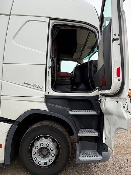Volvo FH 4X2 9 of 12