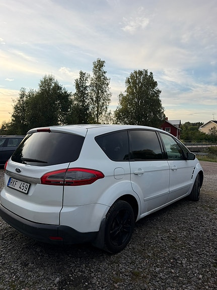 Ford S-MAX 2 of 7