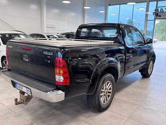 Toyota HiLux 6 of 12