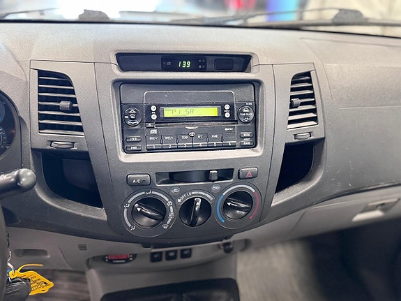 Toyota HiLux 11 of 12