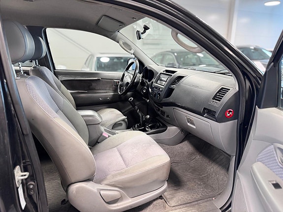 Toyota HiLux 7 of 12