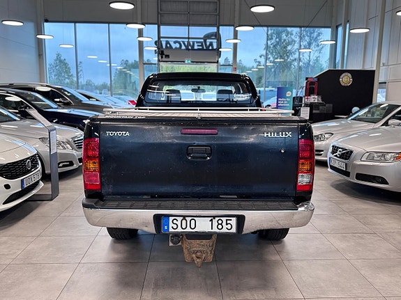 Toyota HiLux 5 of 12