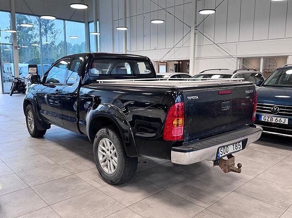 Toyota HiLux 4 of 12