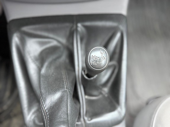 Toyota HiLux 10 of 12