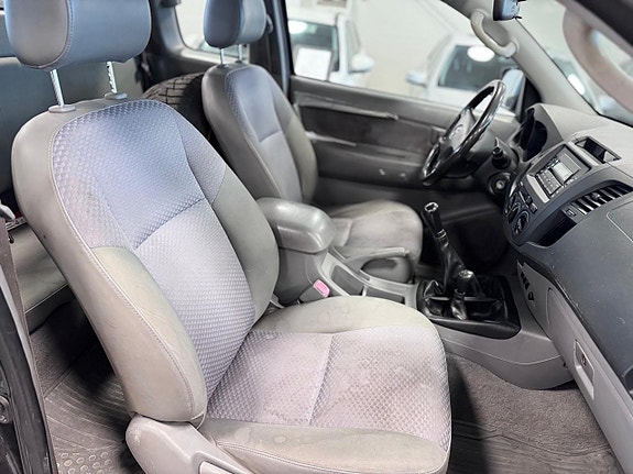 Toyota HiLux 8 of 12