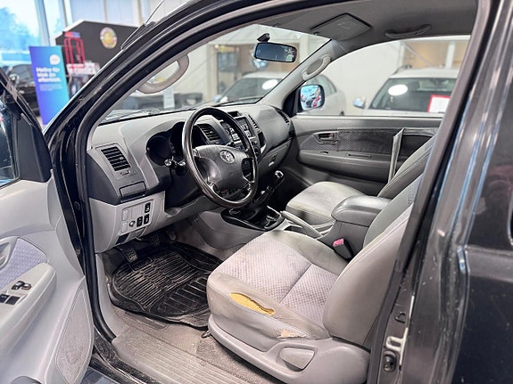 Toyota HiLux 9 of 12
