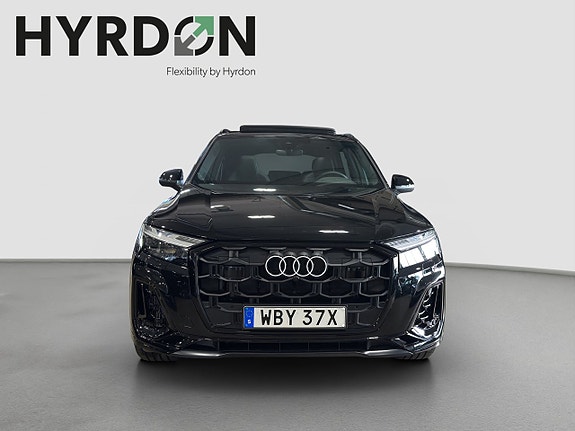 Audi Q7 2 of 19