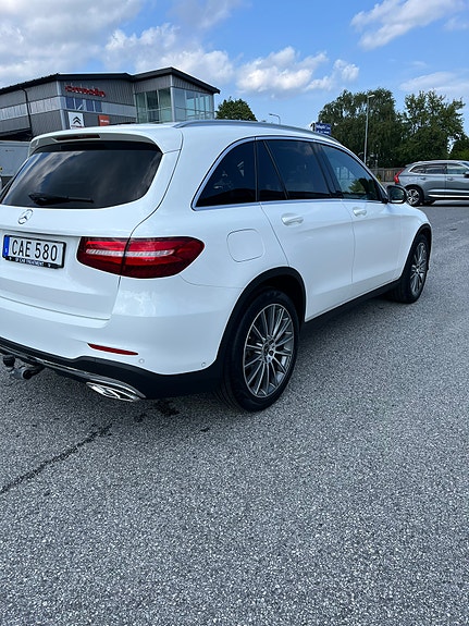 Mercedes-Benz GLC220 d 2 of 6