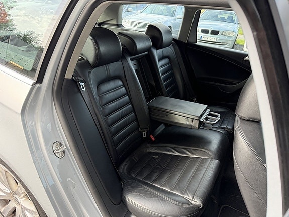 Volkswagen Passat 17 of 19