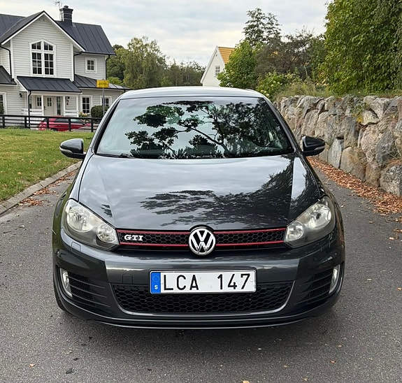Volkswagen Golf VI 2 of 9