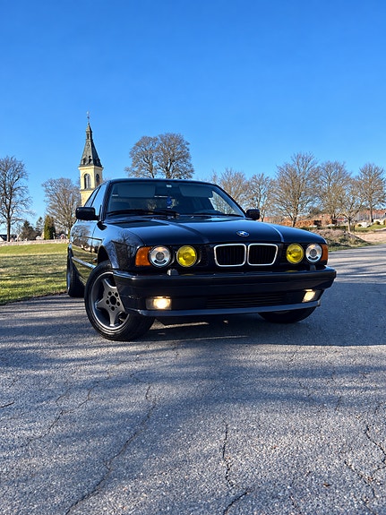 BMW 525iX 3 of 10