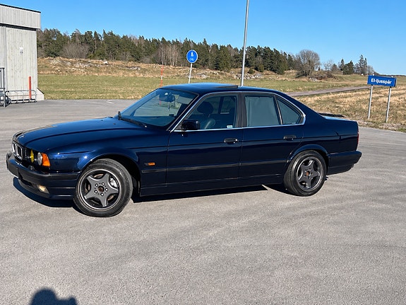 BMW 525iX 2 of 10