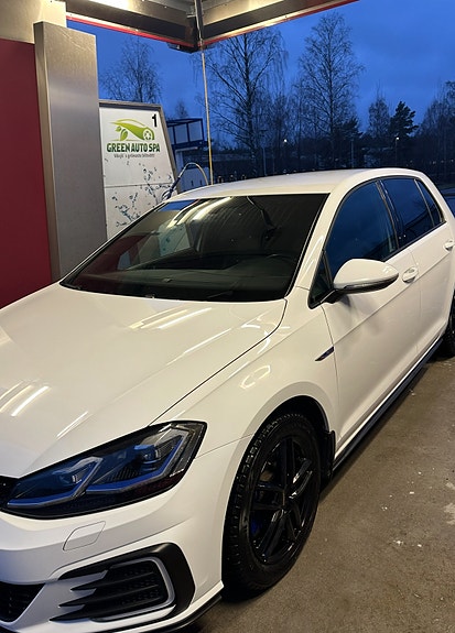 Volkswagen Golf VII 3 of 6