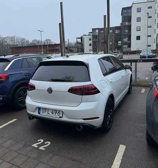 Volkswagen Golf VII 2 of 6