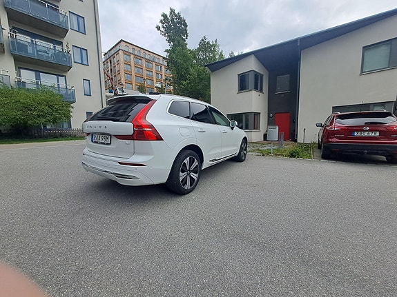 Volvo XC60 2 of 7