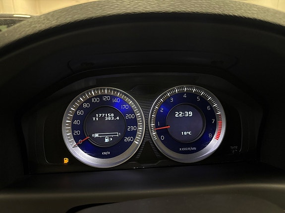 Volvo V70 3 of 22
