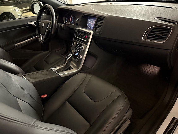 Volvo V60 8 of 24
