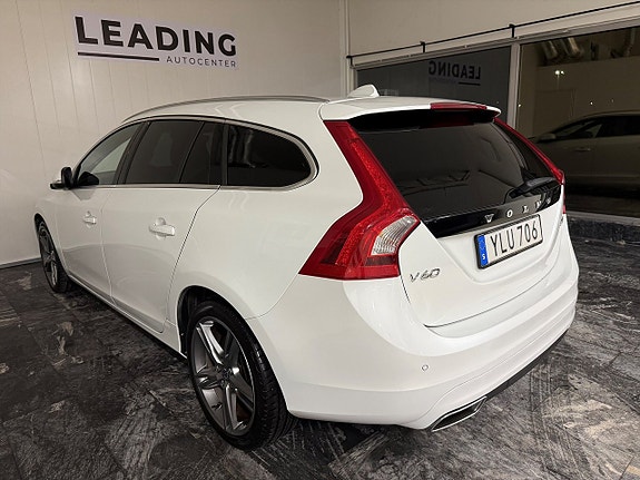 Volvo V60 2 of 24