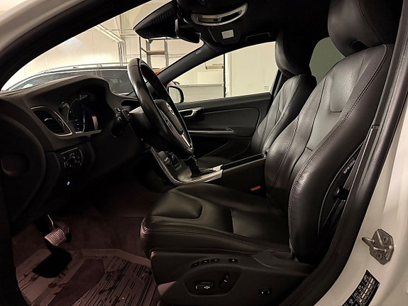 Volvo V60 4 of 24