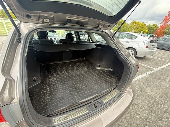 Toyota Avensis 8 of 15