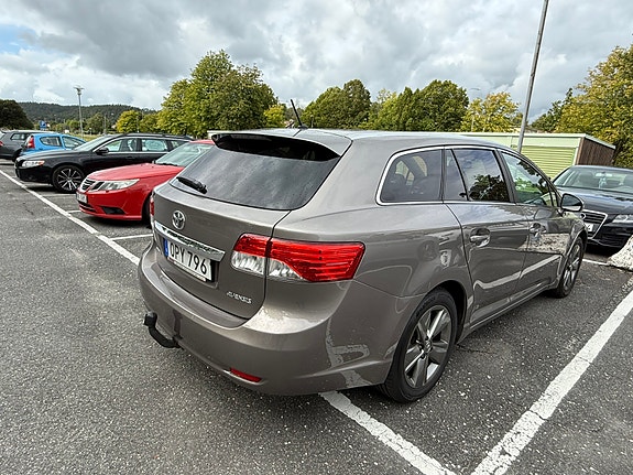 Toyota Avensis 6 of 15