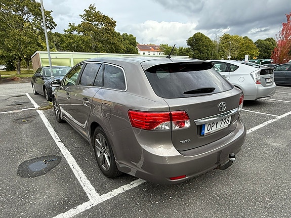 Toyota Avensis 7 of 15