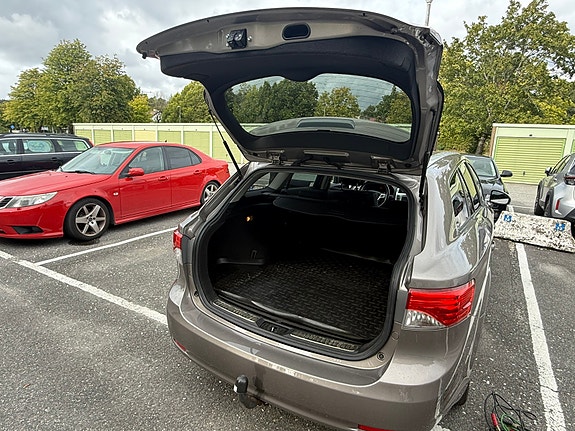 Toyota Avensis 9 of 15