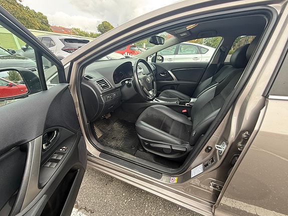 Toyota Avensis 12 of 15