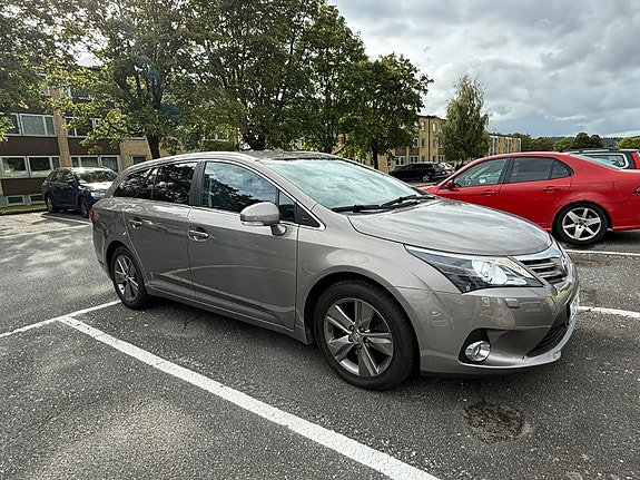 Toyota Avensis 3 of 15
