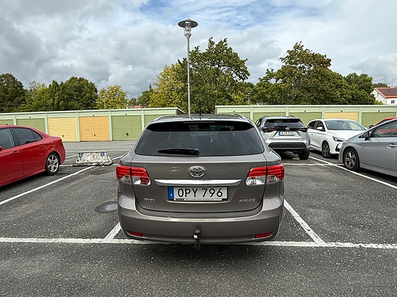 Toyota Avensis 5 of 15