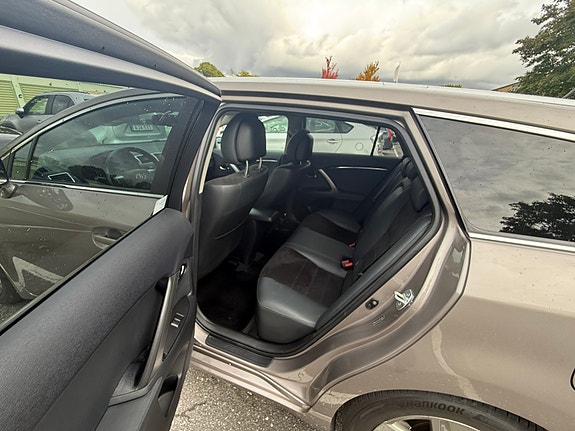 Toyota Avensis 13 of 15