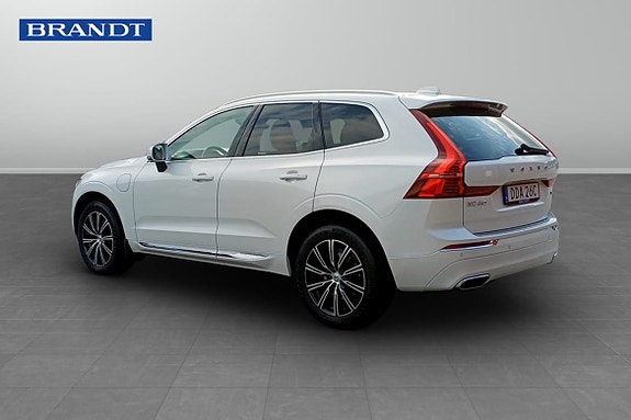Volvo XC60 2 of 9