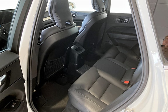 Volvo XC60 15 of 18