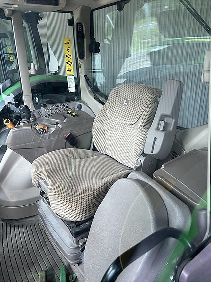 John Deere 6110M AP TRAKTOR FR.LYFT PTO 5 of 6