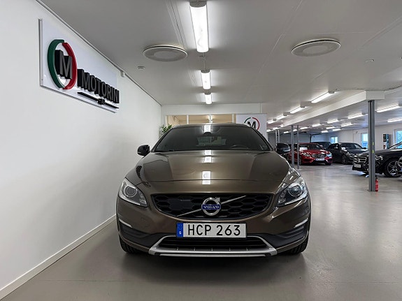 Volvo V60 Cross Country 3 of 27