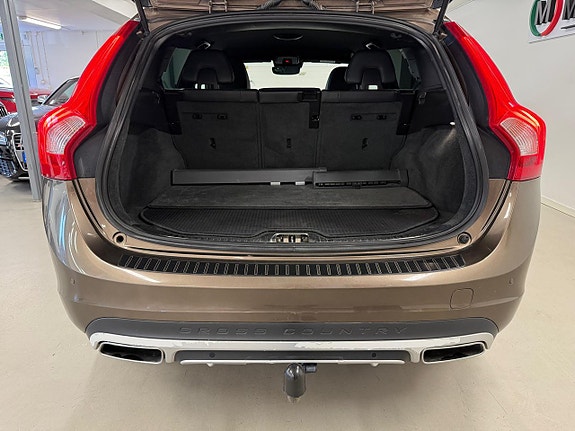 Volvo V60 Cross Country 14 of 27