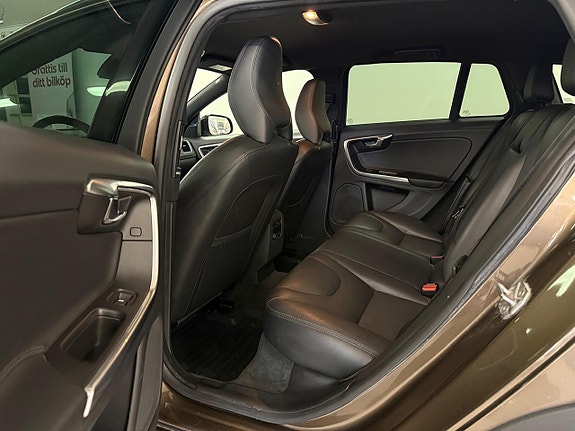 Volvo V60 Cross Country 12 of 27