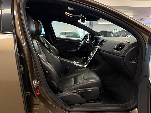 Volvo V60 Cross Country 18 of 27