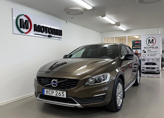 Volvo V60 Cross Country 2 of 27