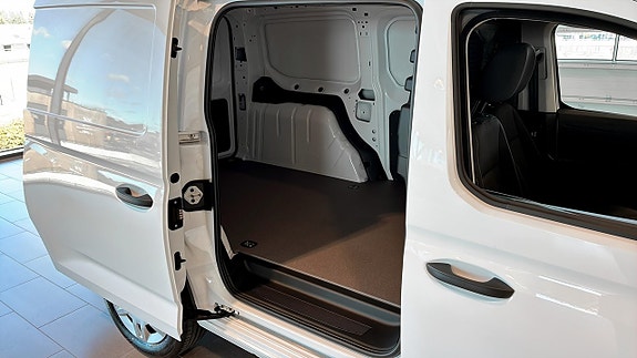 Ford Transit Connect 5 of 9