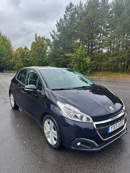 Peugeot 208 8 of 14