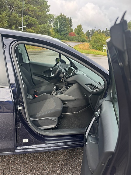 Peugeot 208 7 of 14