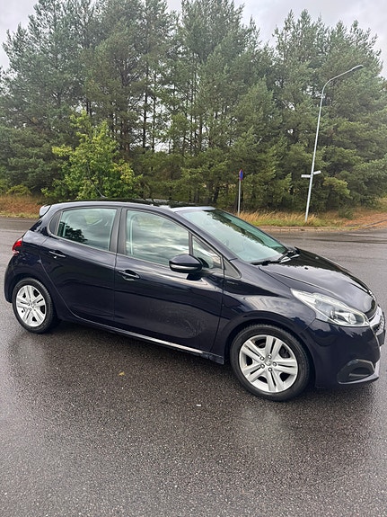 Peugeot 208 9 of 14