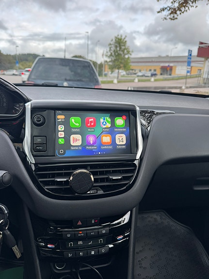 Peugeot 208 5 of 14