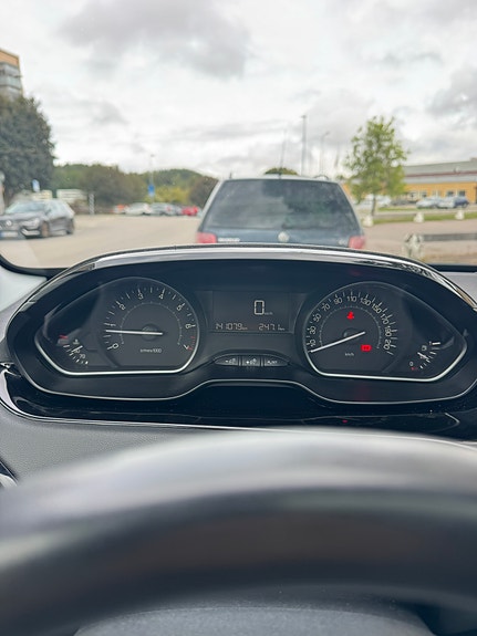 Peugeot 208 13 of 14