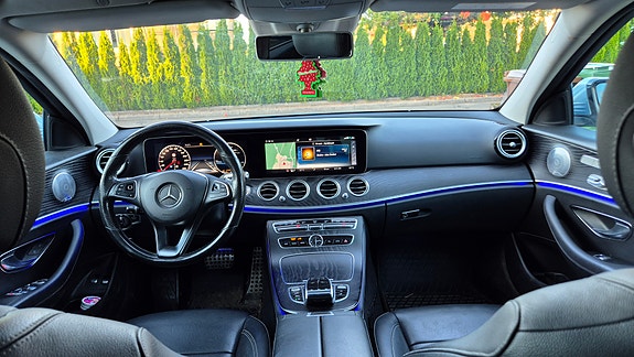 Mercedes-Benz E220 d 3 of 6