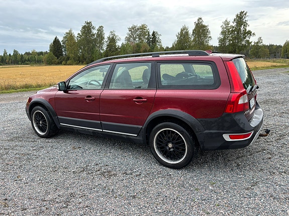 Volvo XC70 2 of 3