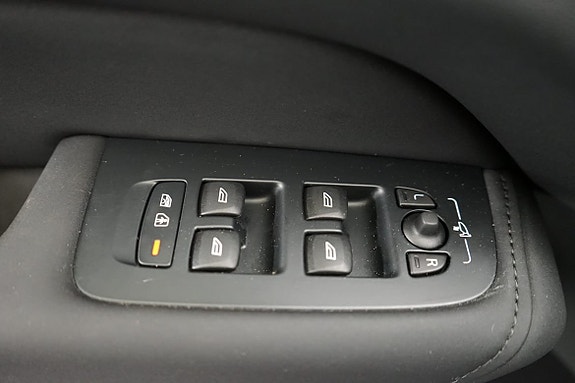 Volvo XC60 11 of 21