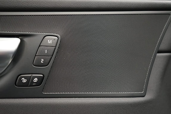 Volvo XC60 12 of 22
