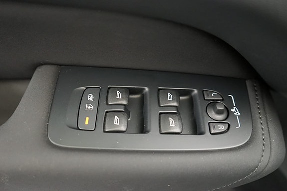 Volvo XC60 11 of 22